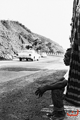 Caminhoneiro descansando na via Anchieta 1972